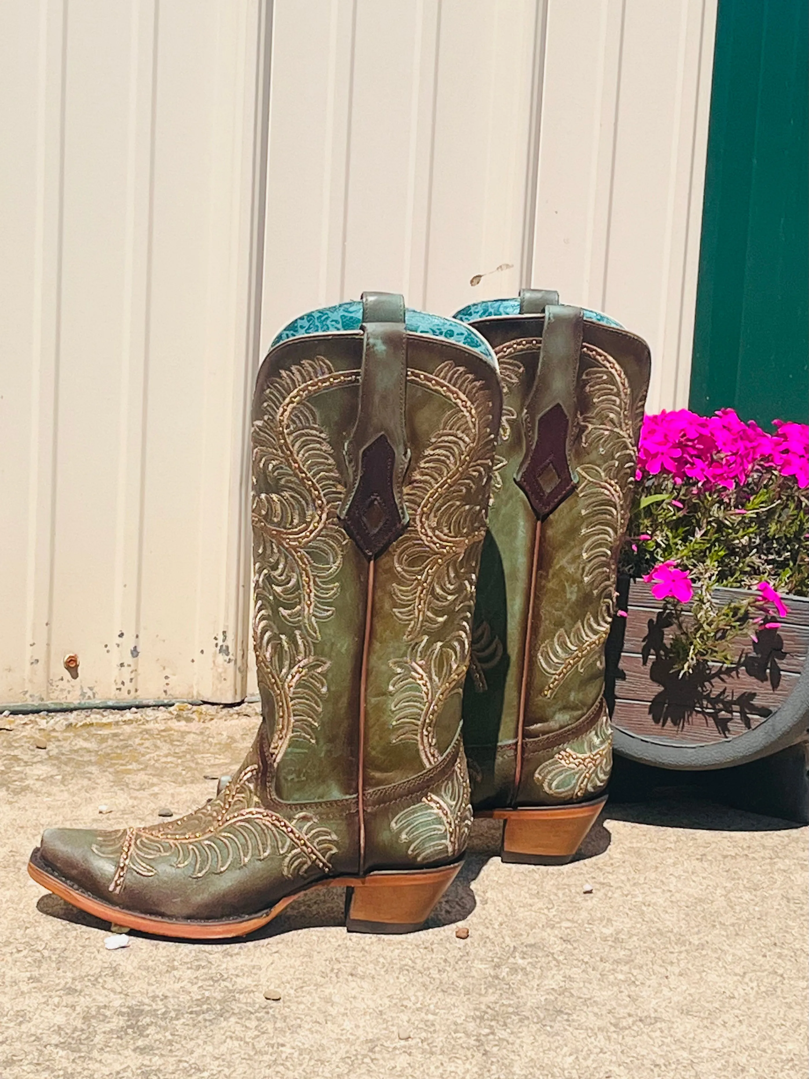 Corral Women's Distressed Turquoise Snip Toe Cowgirl Boots C4009