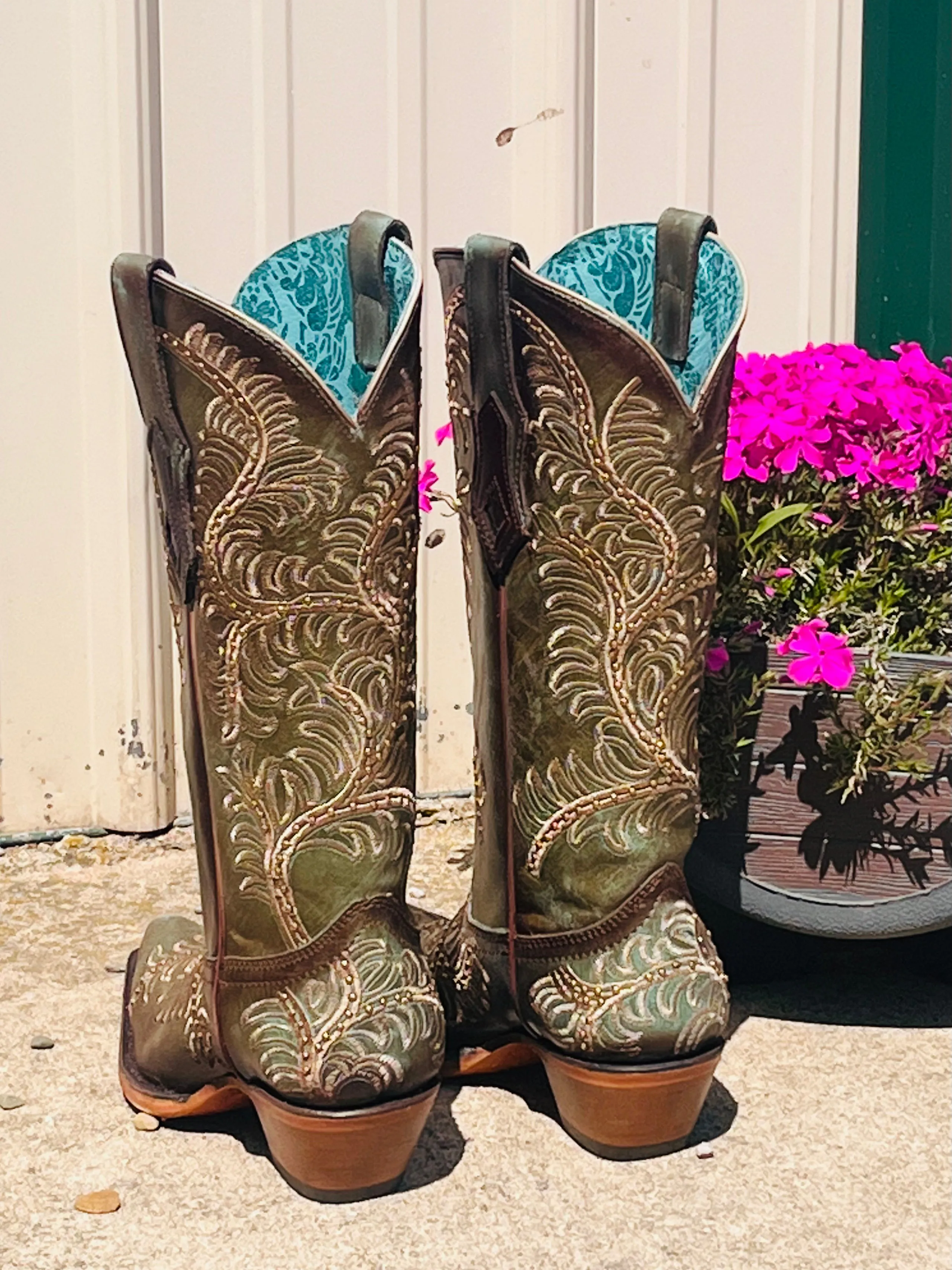 Corral Women's Distressed Turquoise Snip Toe Cowgirl Boots C4009