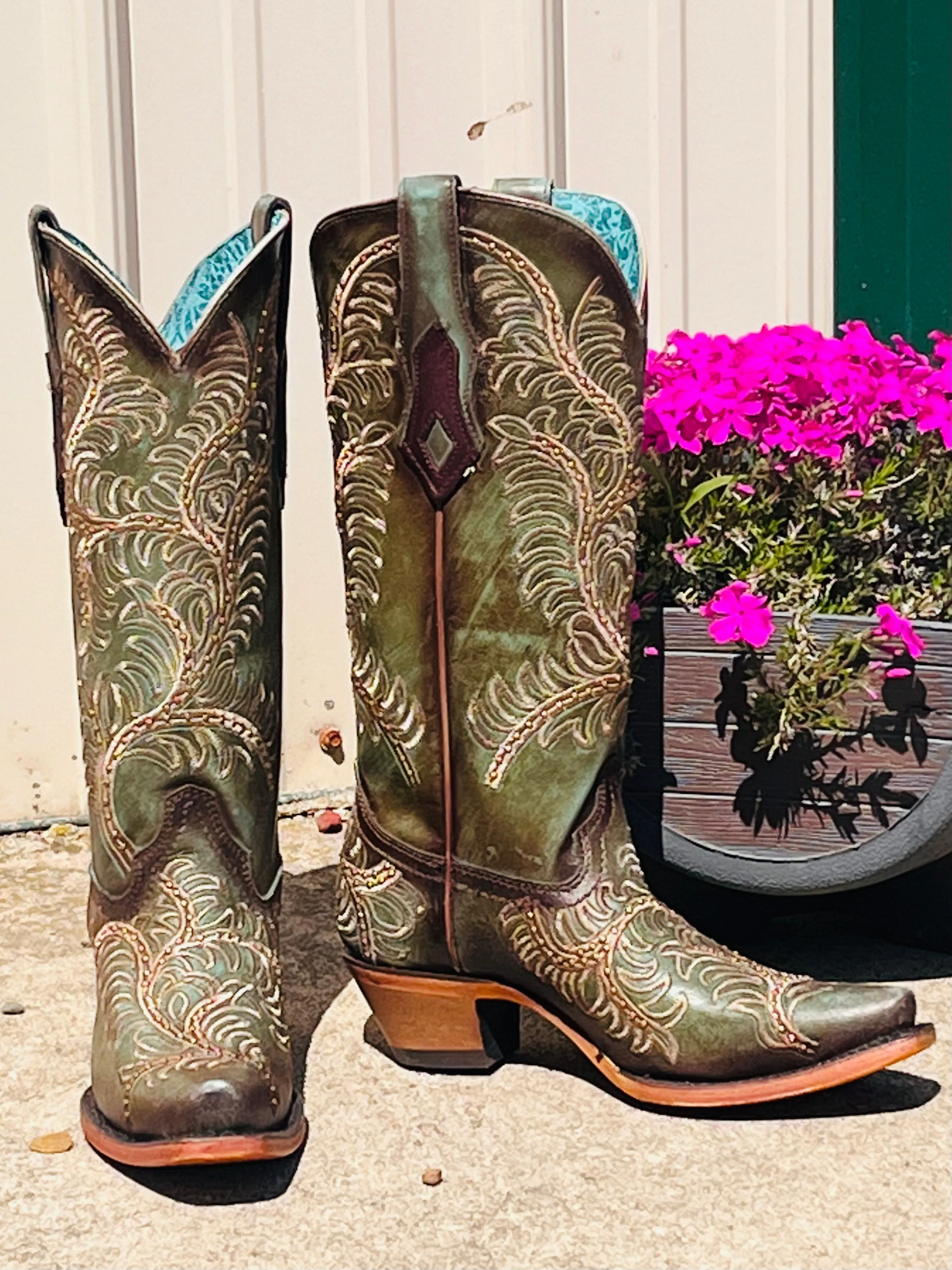 Corral Women's Distressed Turquoise Snip Toe Cowgirl Boots C4009