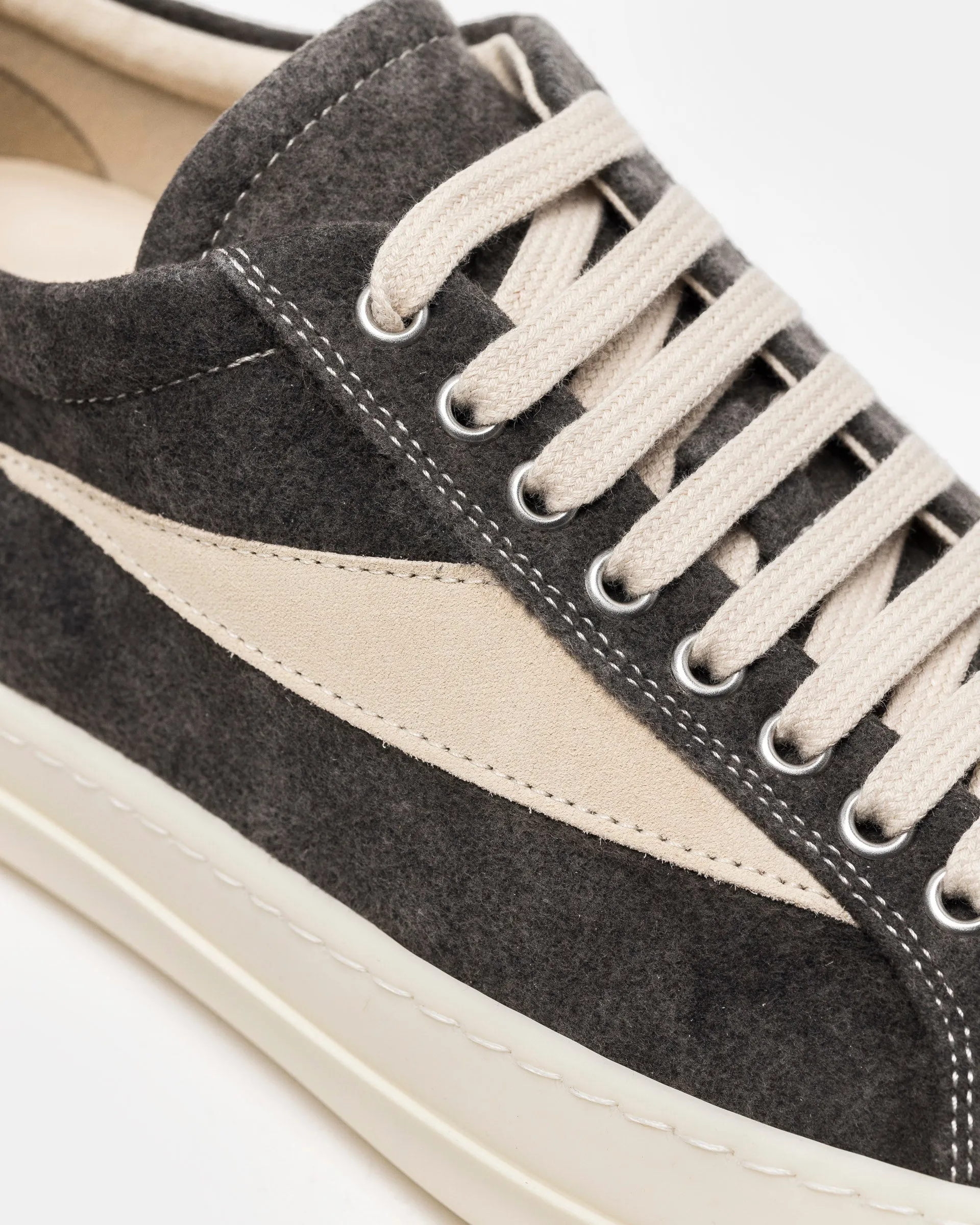 Scrape Vintage Sneakers in Dust and Milk