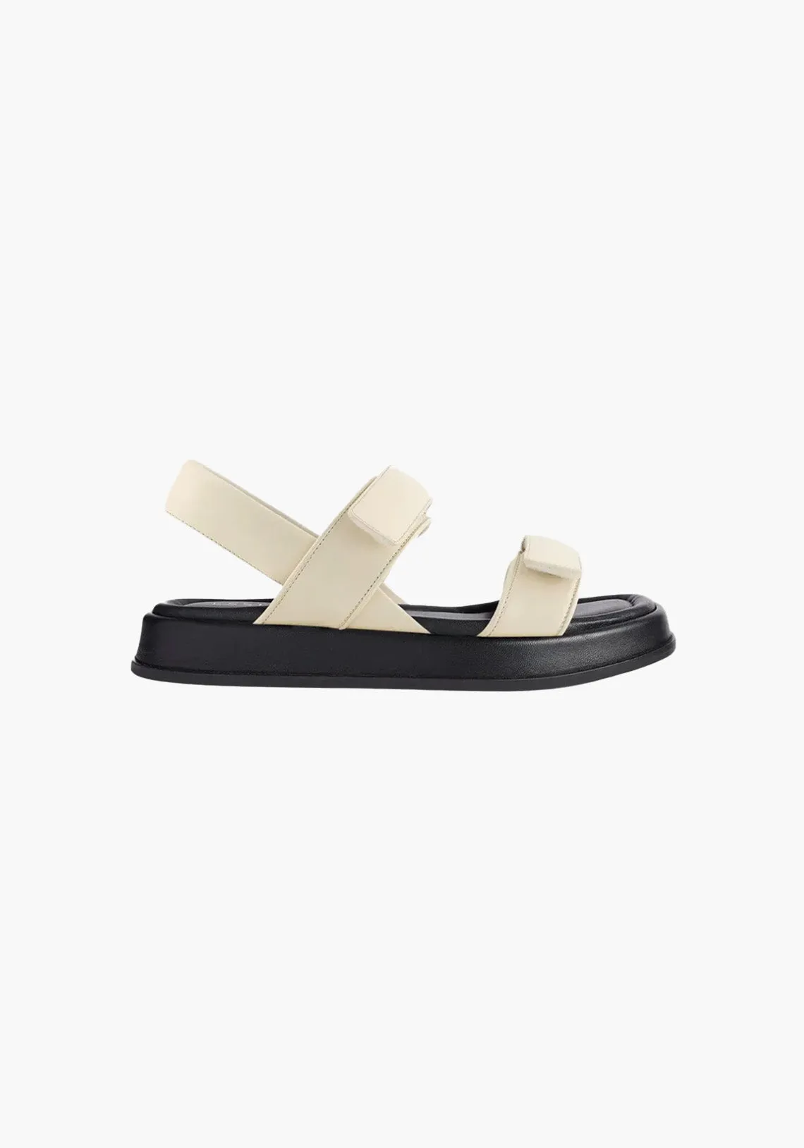 THE SPORTY SANDAL BUTTER